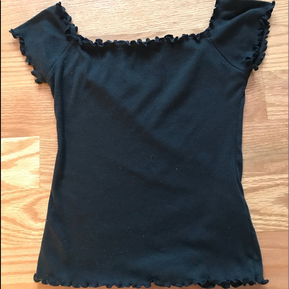 Hollister Off The Shoulder Lettuce Trip Top